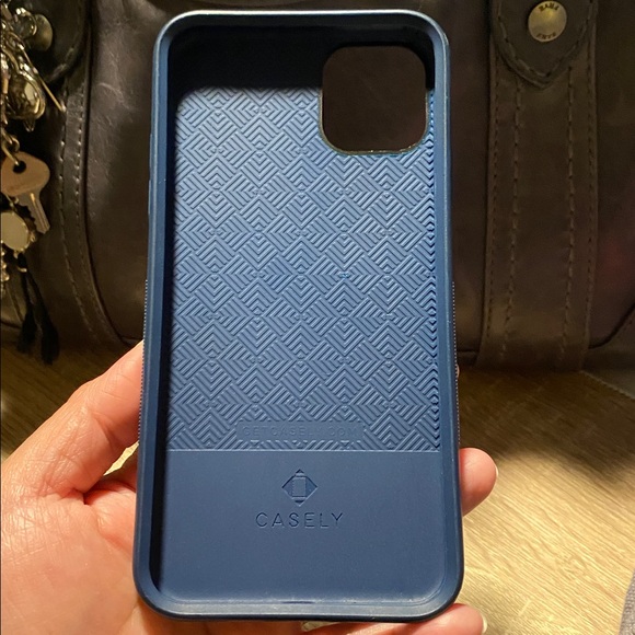 iPhone 11 Pro Max casely case EUC - Picture 4 of 8